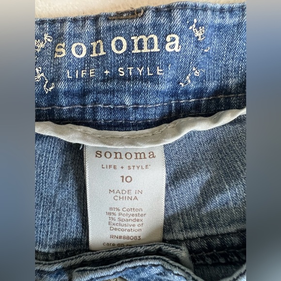 Floral Embroidered Mid-Wash Straight Leg Jeans - Picture 3 of 5